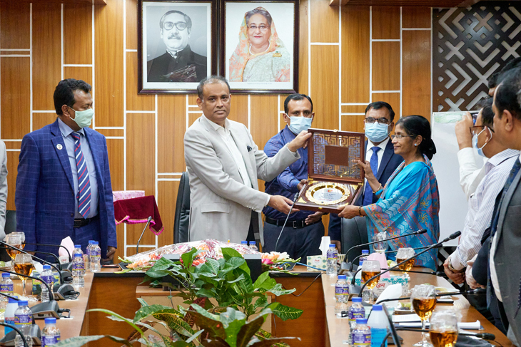ভূমি আপীল বোর্ডের বিদায়ী চেয়ারম্যান উম্মুল হাছনা-এঁর সংবর্ধনা