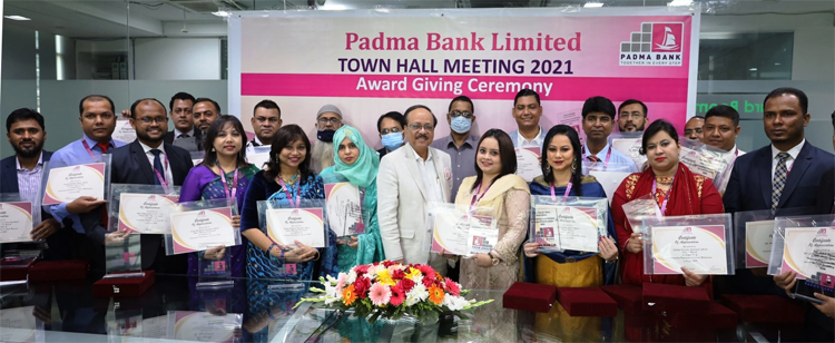 পদ্মা ব্যাংক পুরস্কৃত করল সেরা পারফর্মারদের