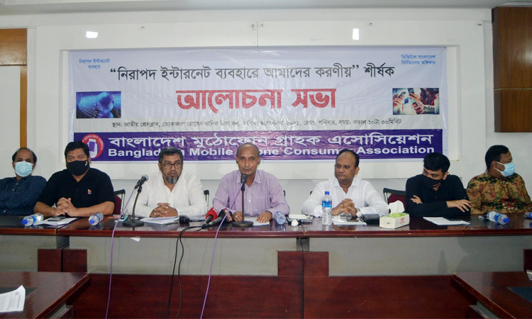 নিরাপদ ইন্টারনেটের জন্য অভিভাবকদেরও স্মার্ট হওয়ার আহ্বান