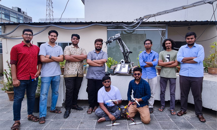 ব্র্যাক বিশ্ববিদ্যালয়ের দল রোবোটিকস প্রতিযোগিতার শীর্ষ পাঁচে
