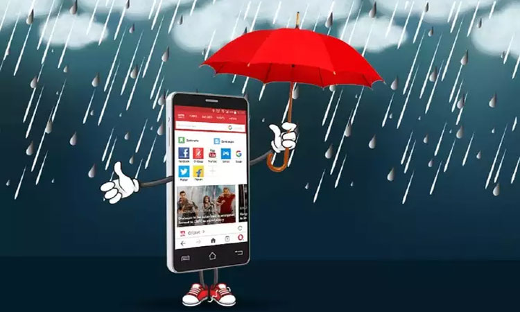 বর্ষাকালে ল্যাপটপ, স্মার্টফোন এবং অন্যান্য গ্যাজেট সুরক্ষিত রাখার দারুন উপায়