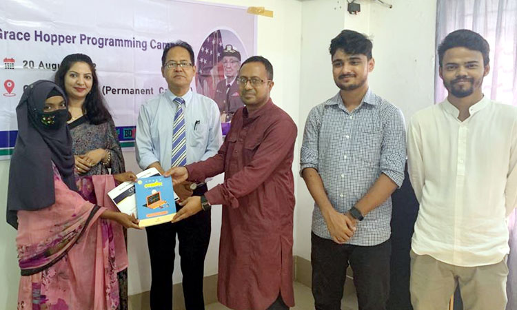 সিটি ইউনিভার্সিটিতে গ্রেস হপার প্রোগ্রামিং ক্যাম্প ও আইসিটি ক্যারিয়ার সেমিনার অনুষ্ঠিত