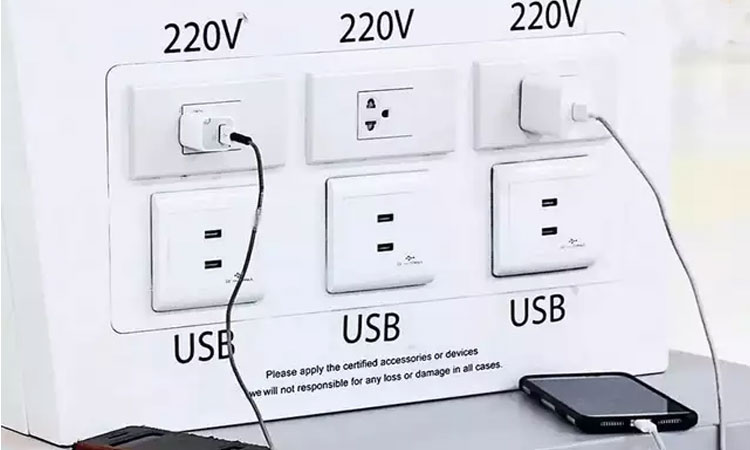 পাবলিক প্লেসে মোবাইল চার্জ ! হ্যাক হলে?