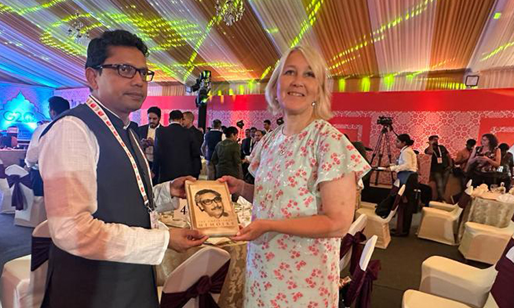 যুক্তরাজ্যের ব্যবসায়ীদের বাংলাদেশে বিনিয়োগের আমন্ত্রণ জানিয়েছেন আইসিটি প্রতিমন্ত্রী পলক