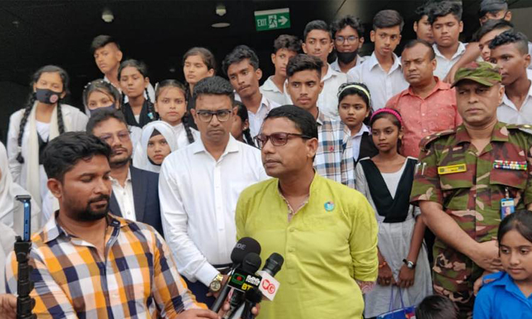 ‘আমাদের ছোট রাসেল সোনা’ চলচ্চিত্রটি উপভোগ করলেন আইসিটি প্রতিমন্ত্রী পলক ‘আমাদের ছোট রাসেল সোনা’ চলচ্চিত্রটি উপভোগ করলেন আইসিটি প্রতিমন্ত্রী পলক