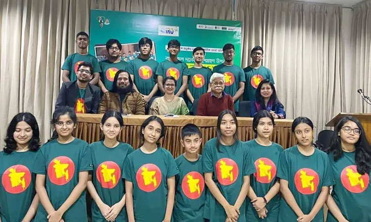 রোবট অলিম্পিয়াডে অংশ নিতে গ্রিসে যাচ্ছে ১৬ বাংলাদেশি ক্ষুদে রোবটবিজ্ঞানী