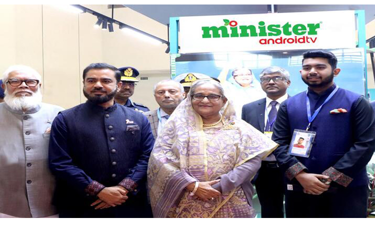 বাণিজ্য মেলায় মিনিস্টারের প্যাভিলিয়ন পরিদর্শন করেন প্রধানমন্ত্রী শেখ হাসিনা
